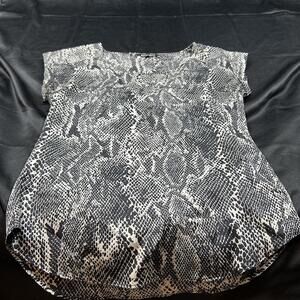 Express WOMENS Black & White Snake Skin Print Short Sleeve Shirt Size XS